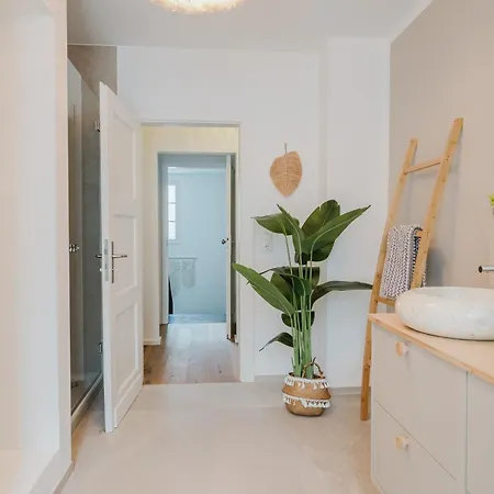 Boho - 5-4 Apartment *